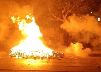 Ηράκλειο: Κάηκαν 4 αυτοκίνητα από τις φωτιές και τα βεγγαλικά του “Χριστός Ανέστη”