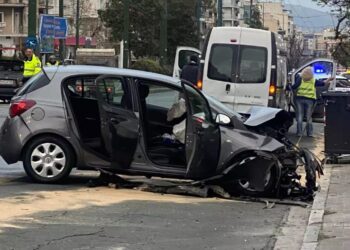 Σοβαρό τροχαίο στη Λεωφόρο Αλεξάνδρας-Δύο κοπέλες σε κρίσιμη κατάσταση