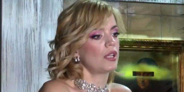 Τραϊάνα Ανανία: «Πέρασα μέσα από τον κόσμο με το βρακί και το σουτιέν»