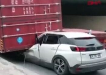 Τρομακτικό τροχαίο για τον Ντάνστον: Κοντέινερ από νταλίκα έπεσε πάνω στο αυτοκίνητό του