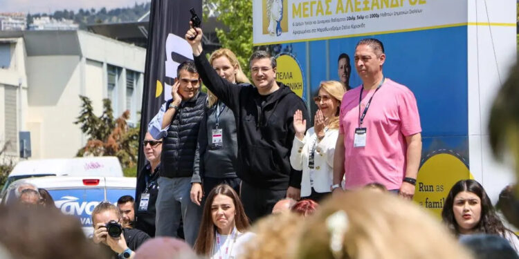 Τραγικό Συμβάν: Διασωληνώθηκε δρομέας που έπαθε ανακοπή στον Μαραθώνιο Θεσσαλονίκης – Μάχη για τη ζωή του