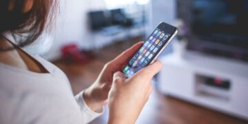 Alldaynews.gr Κάνω τηλεφωνική σeξουαλική επαφή με τον κρυφό «εραστή» μου τις περισσότερες μέρες – Απατώ τον άντρα μου;