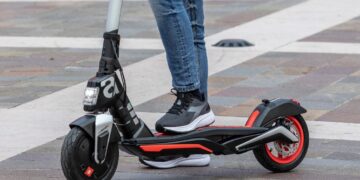 Alldaynews.gr Τραγωδία στη Μύκονο: Έκανε βόλτα με ηλεκτρικό πατίνι και Σκοτώθηκε