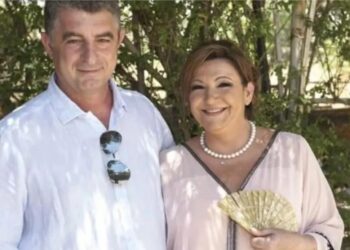 Γιώργος Καραϊβάζ: «Δεν με άφηναν να τον πλησιάσω, να τον αγκαλιάσω», λέει η σύζυγός του