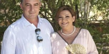 Alldaynews.gr Γιώργος Καραϊβάζ: «Δεν με άφηναν να τον πλησιάσω, να τον αγκαλιάσω», λέει η σύζυγός του