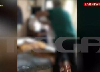 Σοκάρει το βίντεο – ντοκουμέντο με τον άγριο ξυλοδαρμό ηλικιωμένου ζευγαριού από τον γιο τους (video)