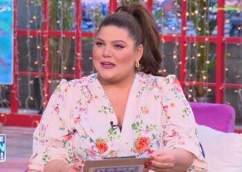 Σοκαρισμένη η Δανάη Μπάρκα: ”Είμαι 26 και πρώτη φορά έβαλα μαγιό πέρυσι επειδή βγήκες εσύ στην τηλεόραση”