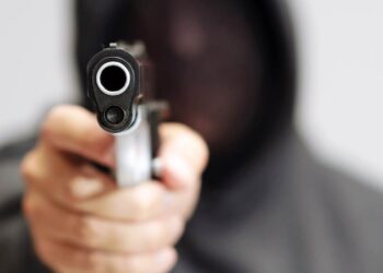 Νέα δολοφονία που θυμίζει Γλυκά Νερά-«Κάποιος μπήκε σπίτι και σκότωσε τη γυναίκα μου»