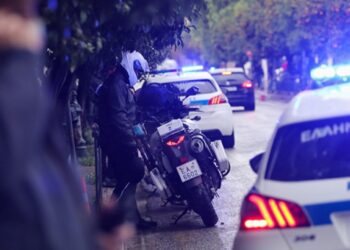 Alldaynews.gr Χαλκίδα: Άγριος ξυλοδαρμός νεαρού σε κοινή θέα – Του έριχναν γροθιές