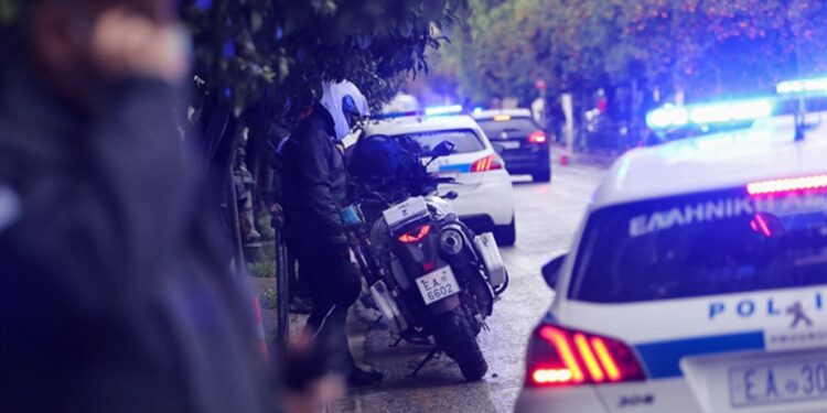 Alldaynews.gr Χαλκίδα: Άγριος ξυλοδαρμός νεαρού σε κοινή θέα – Του έριχναν γροθιές