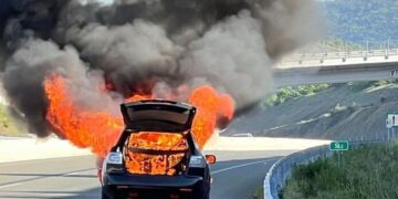 Alldaynews.gr Αυτοκίνητο με τρεις δημάρχους τυλίχθηκε στις φλόγες – Μπάμπης Λιόλιος: «Άρχισε ξαφνικά να βγάζει καπνούς» (φωτο)