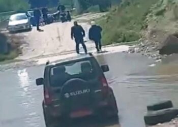 Παππούς και η 3χρονη εγγονή του παρασύρθηκαν από χείμαρρο – Αστυνομικός της ΔΙ.ΑΣ. βούτηξε και τους έσωσε