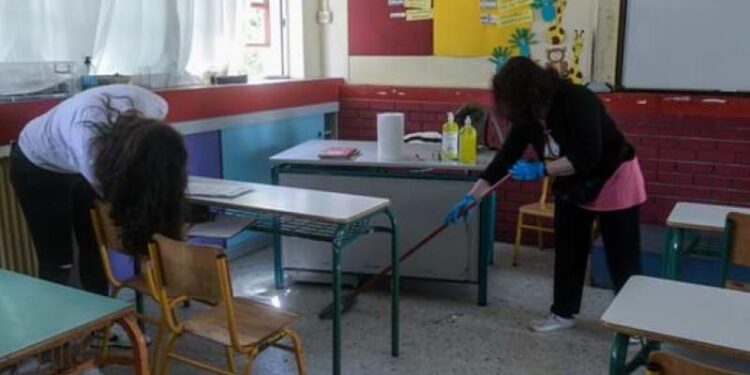 Εξοργιστικές καταγγελίες στην Κρήτη από σχολικές καθαρίστριες – Τι έφτασαν να κάνουν μαθητές μπροστά τους