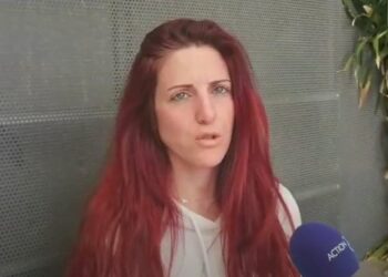 «Παιδιά με αίματα στο κεφάλι μου ζητούσαν βοήθεια» λέει για τη συμπλοκή εργαζόμενη στο εμπορικό κέντρο στα νότια προάστια