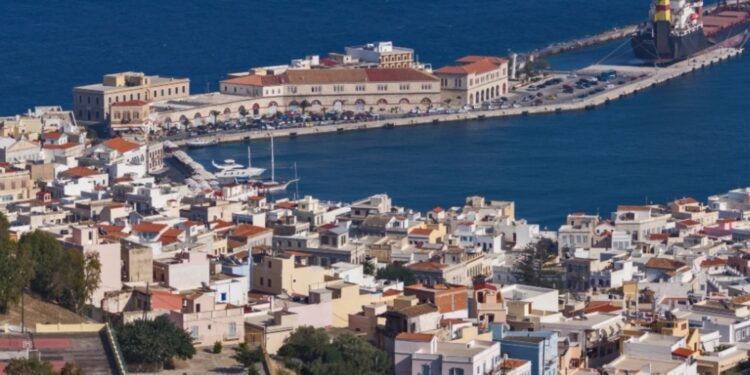 Θρίλερ Τώρα στην Σύρο: Εντοπίστηκε σορός παιδιού στο λιμάνι της Ερμούπολης[Δείτε Φωτογραφίες]