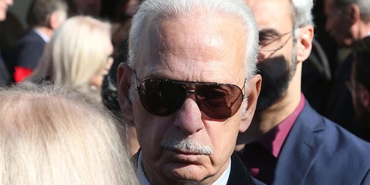 Alldaynews.gr Θρήνος στην ελληνική showbiz: Πέθανε ο Γιώργος Βουτσίνος – Τα τελευταία του λόγια