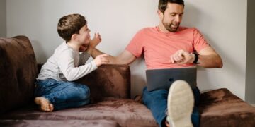 «Δεν με νοιάζει για τον γιο μου. Έχω μήνες να τον δω, δε μου λείπει καθόλου» Χαμός με το ποστ αυτού του πατέρα