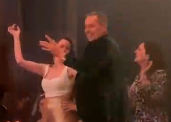 Έγινε θέαμα ο Πάνος Καμμένος: Ξεσάλωσε στην πίστα σε ρυθμούς «hot stuff» φορώντας πέτσινο παντελόνι