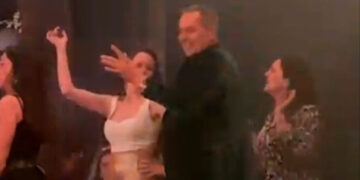 Alldaynews.gr Έγινε θέαμα ο Πάνος Καμμένος: Ξεσάλωσε στην πίστα σε ρυθμούς «hot stuff» φορώντας πέτσινο παντελόνι