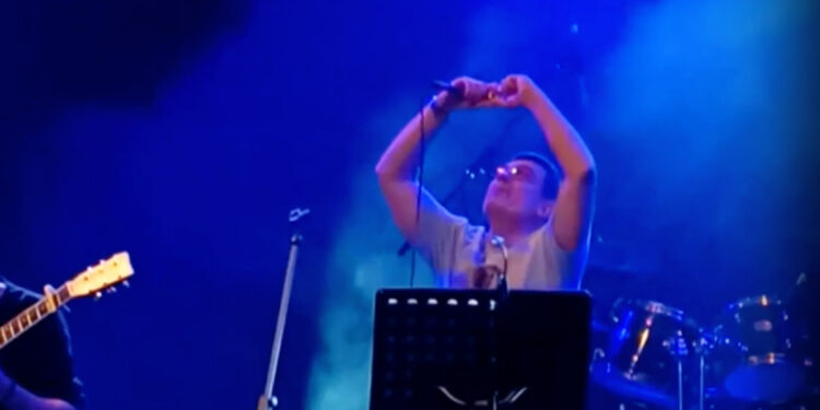 Σπάραξαν οι πάντες: Ο πατέρας της 20χρονης Φραντζέσκας που «έσβησε» στα Τέμπη, είπε το τραγούδι της και ράγισε καρδιές