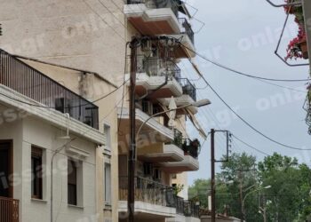 Λάρισα: Μία τέντα έσωσε την 13χρονη που έπεσε από τον τρίτο όροφο (φωτο)