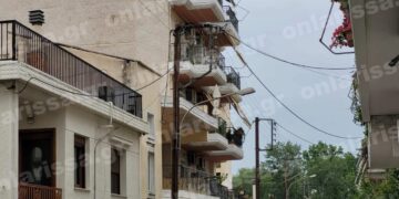 Λάρισα: Μία τέντα έσωσε την 13χρονη που έπεσε από τον τρίτο όροφο (φωτο)