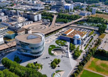 Γερμανία: Πυροβολισμοί σε εργοστάσιο της Mercedes στην Στουτγάρδη – Ένας νεκρός και ένας τραυματίας