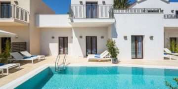 Alldaynews.gr «Πάγωσε» όλο το νησί: Νεκρό 3 ετών παιδάκι, ξέφυγε από την προσοχή των γονιών του & έπεσε στην πολυτελή πισίνα