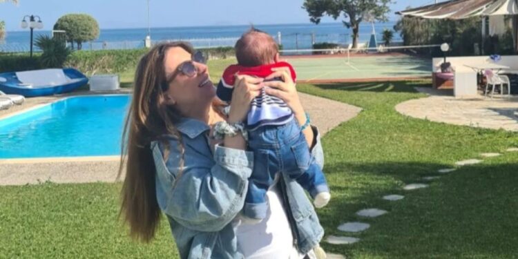 Alldaynews.gr Η Μελίνα Μακρή εξομολογείται: “Ξεκίνησε όταν το μωρό έγινε 40 ημερών. Θύμωνα και με το παιδί και με τον σύζυγό μου”