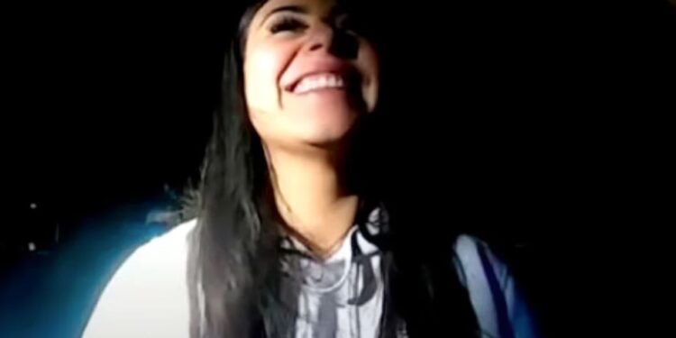 Alldaynews.gr Φρίκη: Αμερικανίδα φοιτήτρια γελάει, τραγουδάει και χορεύει αφού σκότωσε δύο ανθρώπους οδηγώντας μεθυσμένη