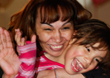 Αληθινή ιστορία: Όλοι πίστευαν πως είχε “χαθεί” στη φωτιά – Μητέρα ξαναβρήκε την κόρη της 6 χρόνια μετά σε ένα.. παιδικό πάρτι