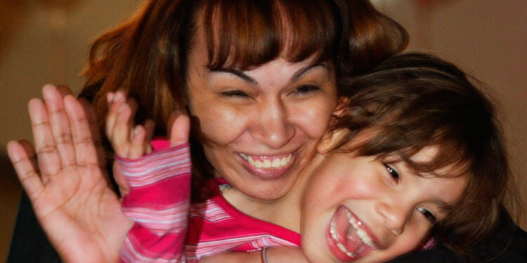 Alldaynews.gr Αληθινή ιστορία: Όλοι πίστευαν πως είχε “χαθεί” στη φωτιά – Μητέρα ξαναβρήκε την κόρη της 6 χρόνια μετά σε ένα.. παιδικό πάρτι