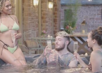 Έξαλλοι οι τηλεθεατές στη Βρετανία με ριάλιτι: «Έδειξε όpγιο με 15 παίκτες» (video)