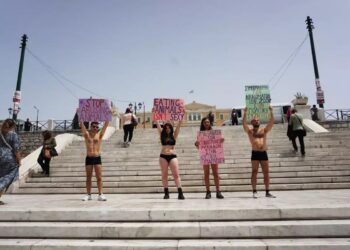 Vegan: Και ημίγυμνοι βίγκαν ακτιβιστές στο Σύνταγμα