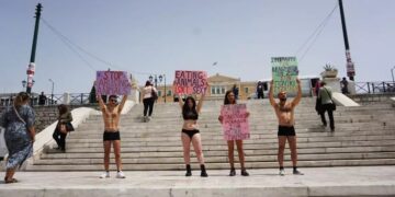 Alldaynews.gr Vegan: Και ημίγυμνοι βίγκαν ακτιβιστές στο Σύνταγμα