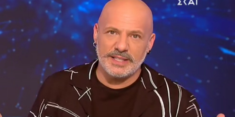 Νίκος Μουτσινάς: Διέκοψε νωρίτερα την εκπομπή – «Σας ζητώ συγγνώμη, ο πόνος είναι αδιανόητος»