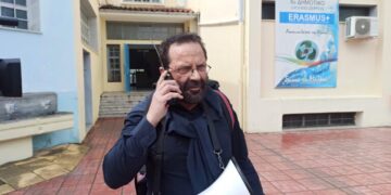 Τραγωδία: Διευθυντής Δημοτικού Σχολείου το θύμα του τροχαίου που παρασύρθηκε ενώ τοποθετούσε τρίγωνο (φωτο)