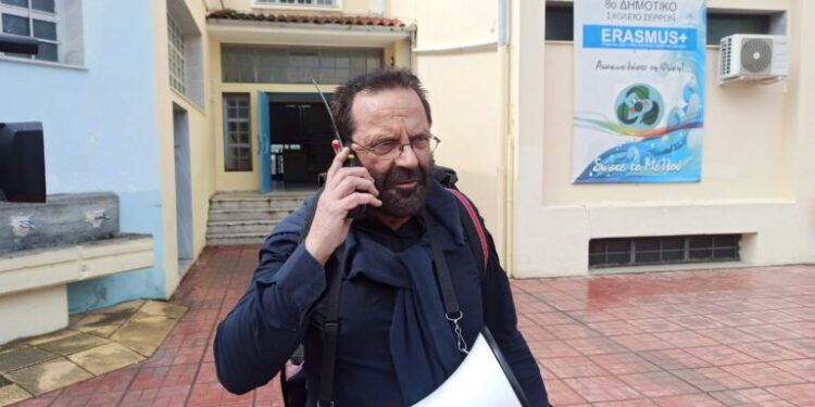 Τραγωδία: Διευθυντής Δημοτικού Σχολείου το θύμα του τροχαίου που παρασύρθηκε ενώ τοποθετούσε τρίγωνο (φωτο)