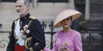 Alldaynews.gr Βασιλιάς Κάρολος: Οι γαλαζοαίματες που έκλεψαν τις εντυπώσεις στην τελετή στέψης