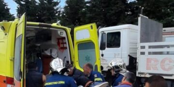 Σοβαρό εργατικό ατύχημα: Καρφώθηκε σε μπετόβεργα