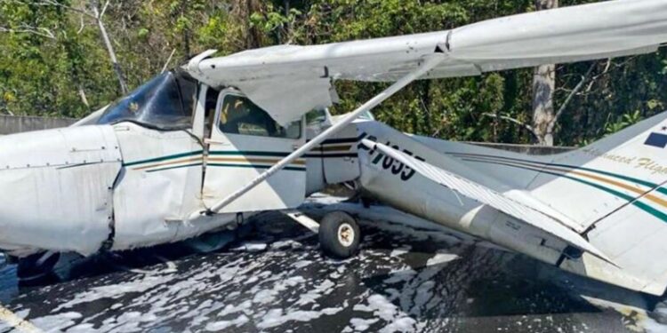 Alldaynews.gr Σοκαριστικό Βίντεο: Επιβάτης αεροσκάφους κατέγραψε τη στιγμή της συντριβής του σε δρόμο