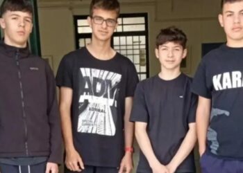 Πάτρα: «Πιστεύαμε ότι ο Θεός θα μας το ανταποδώσει» λένε οι τέσσερις μαθητές που παρέδωσαν πορτοφόλι με €700