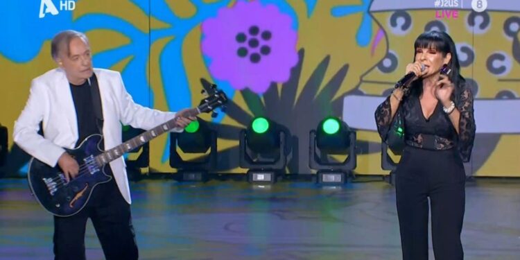 Συγκινητικό Βίντεο: Μικρούτσικος και Βόσσου αναβίωσαν για πρώτη φορά τη θρυλική «Άνοιξη» στο J2US