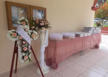 Τραγωδία στην Άρτα: Με Μπομπονιέρες και γλυκά στην κηδεία του βρέφους-Ανατριχιαστικές Φωτογραφίες