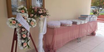 Τραγωδία στην Άρτα: Με Μπομπονιέρες και γλυκά στην κηδεία του βρέφους-Ανατριχιαστικές Φωτογραφίες