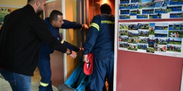 Alldaynews.gr Εκλογές 2023: Πήγε να ψηφίσει και κλείστηκε στο ασανσέρ