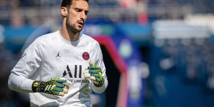 Alldaynews.gr Με κρανιοεγκεφαλικές κακώσεις: Χαροπαλεύει στο νοσοκομείο τερματοφύλακας της Παρί Σεν Ζερμέν – Τον κλώτσησε άλογο (φωτο, video)