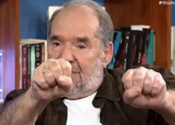 Σε ταραχή ο Θέμης Ανδρεάδης: «Είναι σκληρό, με έπιασε ο γιος μου από την φανέλα γιατί πήγα να πηδήξω»