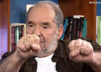 Σε ταραχή ο Θέμης Ανδρεάδης για τις απόπειρες: «Είναι σκληρό, με έπιασε ο γιος μου από την φανέλα γιατί πήγα να πηδήξω»