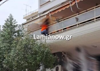 Λαμία μπαλκόνι